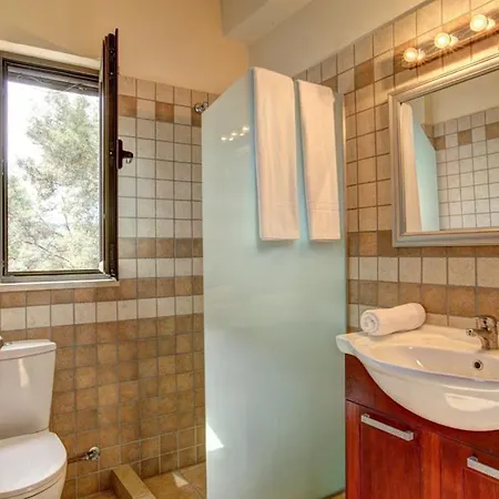 Sleeps 6 Pool Villa
