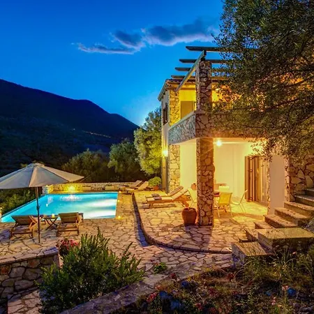 Sleeps 6 Pool *