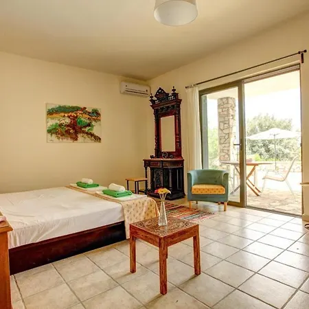 Villa Sleeps 6 Pool