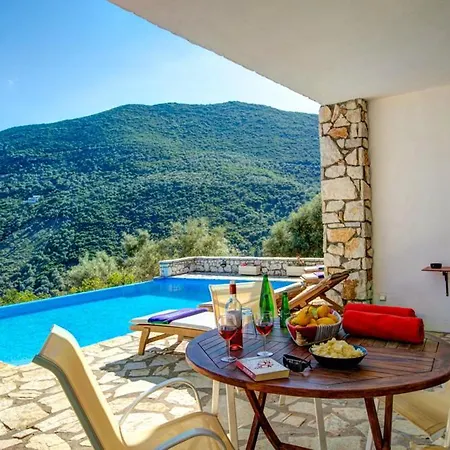 Sleeps 6 Pool *