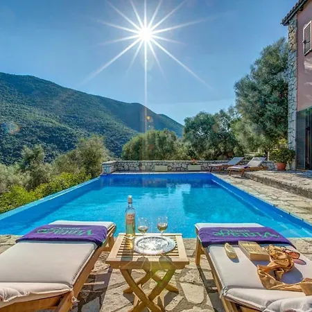 Villa Sleeps 6 Pool